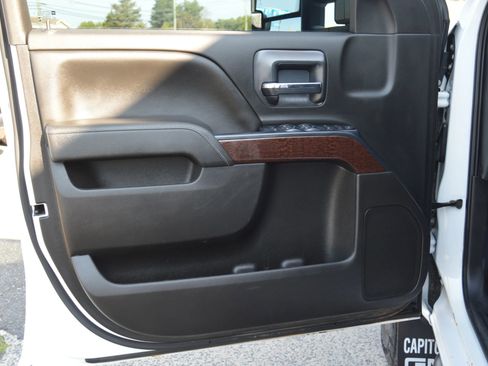 Used 2019 GMC Sierra 2500 SLE image 26