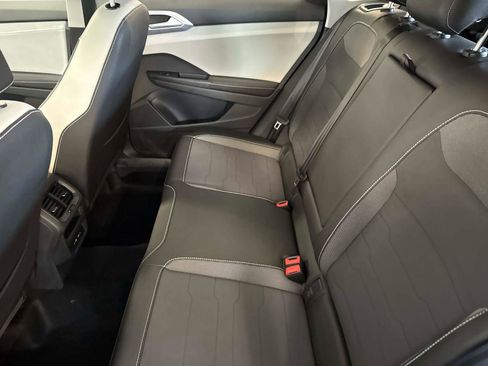 New 2026 Volkswagen Taos SE image 13