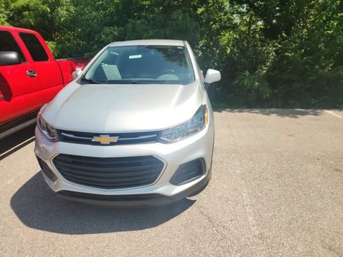 Used 2020 Chevrolet Trax LS w/ Tint and Cruise Package FWD image 8