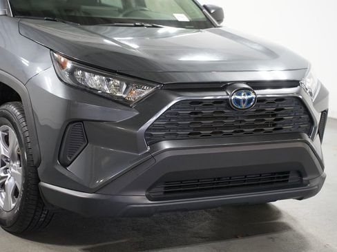 Certified 2022 Toyota RAV4 LE image 4