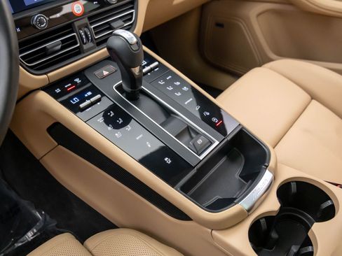 Certified 2022 Porsche Macan S image 12
