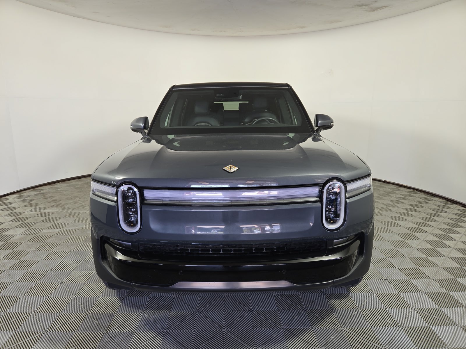 Used 2025 Rivian R1S Adventure Dual AWD/4WD image 8