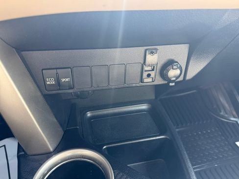 Used 2014 Toyota RAV4 XLE FWD image 27