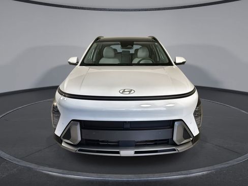 Used 2024 Hyundai Kona Limited FWD image 3