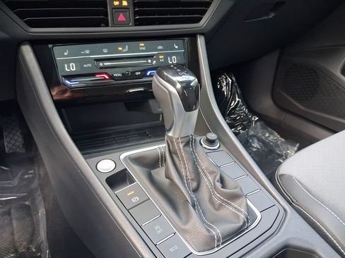 New 2026 Volkswagen Jetta SE FWD image 10