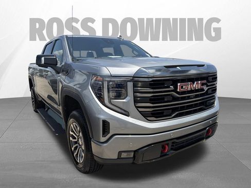Used 2023 GMC Sierra 1500 AT4 w/ AT4 Premium Package AWD/4WD image 3