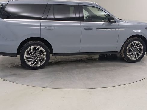 Used 2025 Lincoln Navigator Reserve image 15