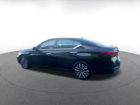 Used 2025 Nissan Altima 2.5 SV image 10