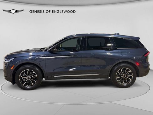Used 2024 Lincoln Nautilus Premier AWD/4WD image 13