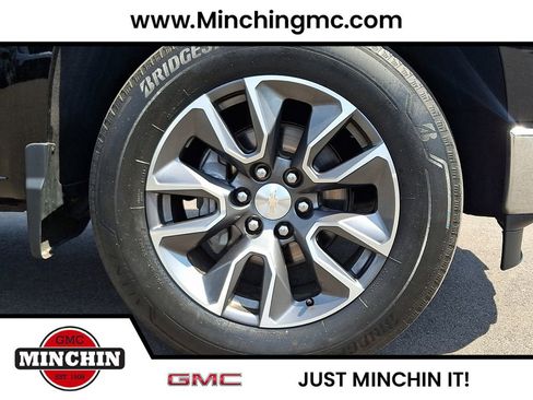 Used 2023 Chevrolet Suburban Premier AWD/4WD image 8