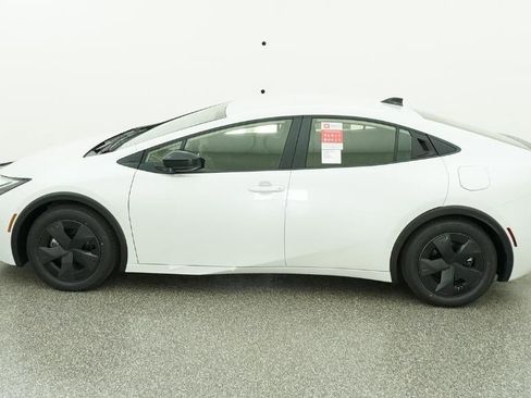 New 2026 Toyota Prius Plug-In Hybrid FWD image 36