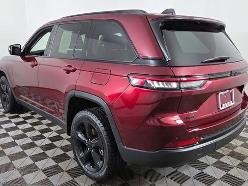 Used 2023 Jeep Grand Cherokee Limited w/ Black Appearance Package image 7