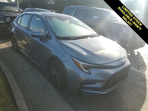 Used 2025 Toyota Corolla SE FWD image 1
