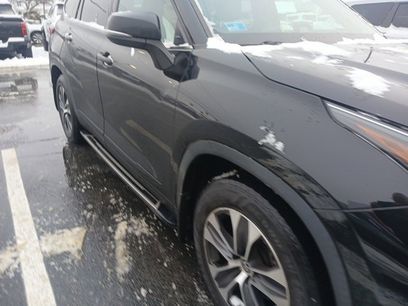 Used 2021 Toyota Highlander XLE