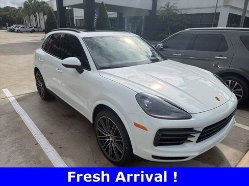 Used 2023 Porsche Cayenne Platinum Edition image 3