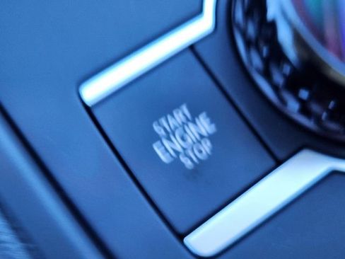 New 2026 Volkswagen Tiguan SE image 18