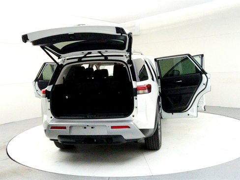 Used 2023 Nissan Pathfinder SL w/ SL Premium Package image 11