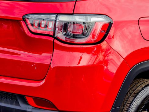 Used 2024 Jeep Compass Latitude w/ Sun and Sound Group image 18