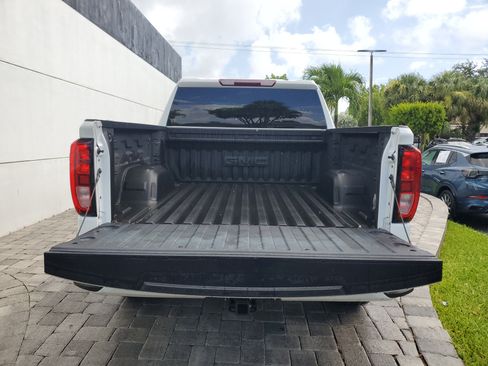 Used 2024 GMC Sierra 1500 Elevation w/ LPO, Elevation Black Package AWD/4WD image 10
