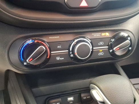 Certified 2023 Kia Soul LX w/ LX Technology Package FWD image 15