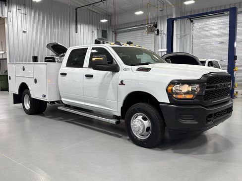 New 2024 RAM 3500 Tradesman image 19