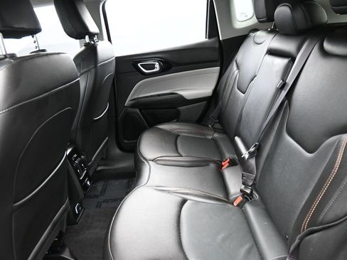 Certified 2022 Jeep Compass Limited image 13