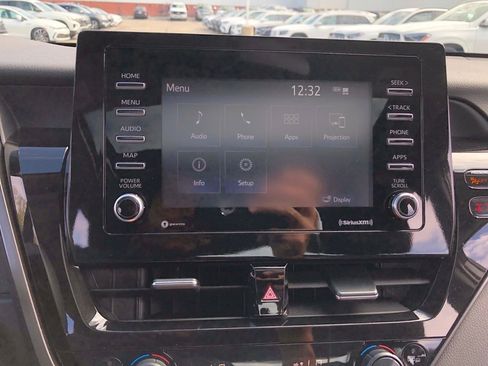 Used 2022 Toyota Camry SE image 25