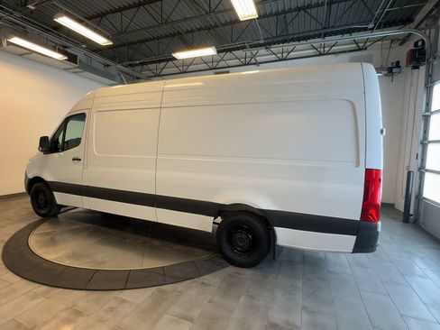 Used 2025 Mercedes-Benz Sprinter 2500 image 8