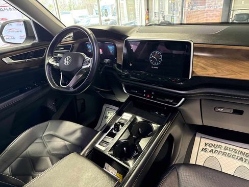 Used 2025 Volkswagen Atlas SE image 44
