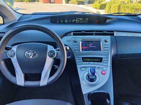 Used 2013 Toyota Prius Plug-In Hybrid image 9