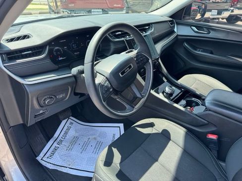 Certified 2023 Jeep Grand Cherokee Laredo w/ Luxury Tech Group I AWD/4WD image 13