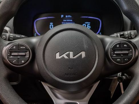 Used 2025 Kia Soul LX w/ LX Technology Package FWD image 12