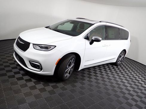 New 2026 Chrysler Pacifica Pinnacle image 15
