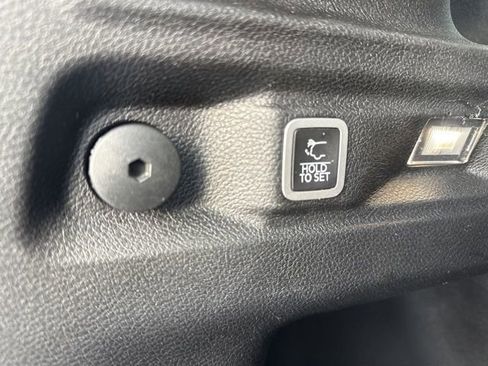 Used 2024 Jeep Grand Cherokee L Laredo image 18