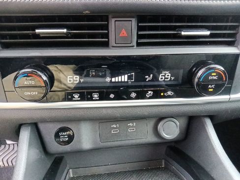 Used 2025 Nissan Rogue SV image 23