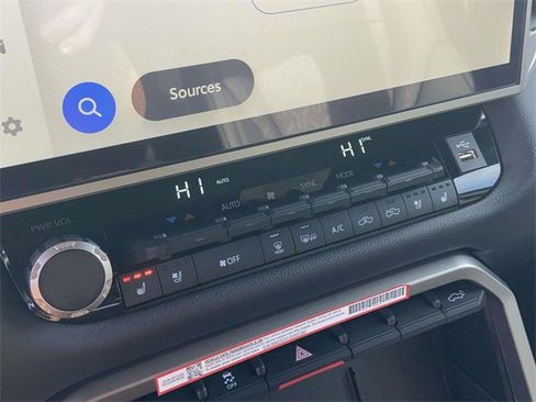 Used 2025 Toyota Tundra Limited image 36