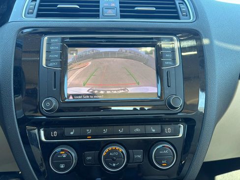 Used 2017 Volkswagen Jetta SEL image 16