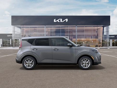 Used 2025 Kia Soul LX w/ LX Technology Package FWD image 7