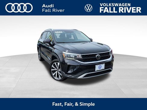 Certified 2022 Volkswagen Taos SE w/ Panoramic Sunroof Package AWD/4WD image 1