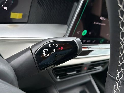 New 2026 Volkswagen Tiguan SE FWD image 14