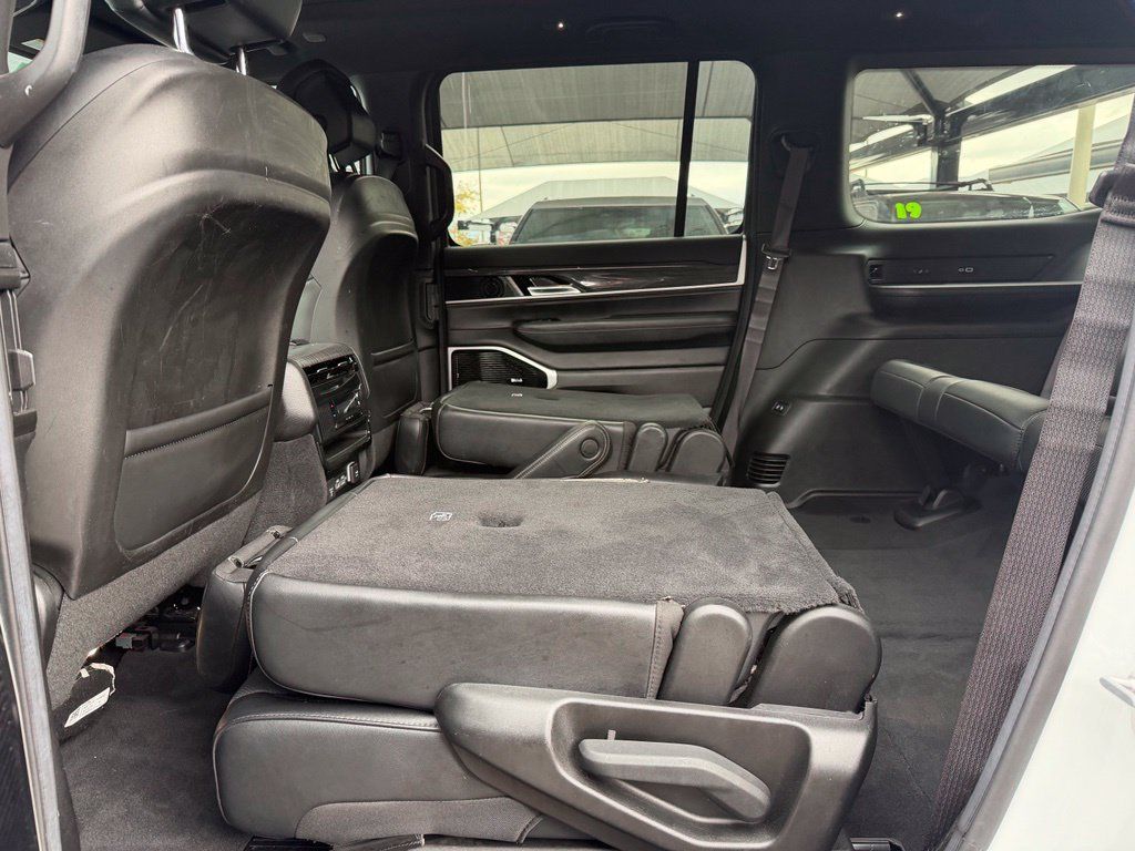 Used 2022 Jeep Wagoneer Series III w/ Premium Group I AWD/4WD image 25
