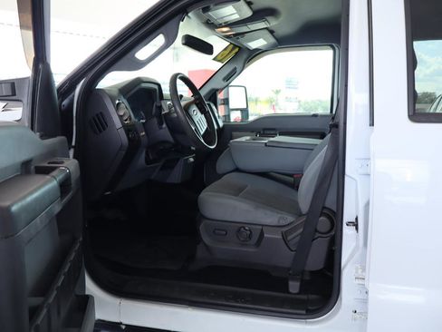 Used 2016 Ford F250 XLT w/ Snow Plow Prep Package image 14