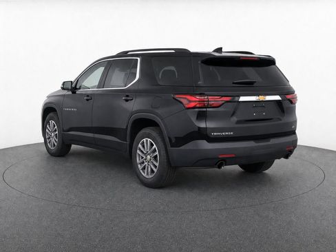 Used 2023 Chevrolet Traverse LT FWD image 3