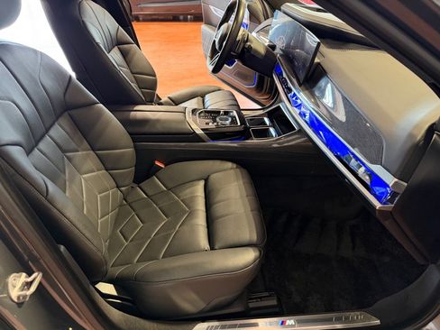 Used 2023 BMW 760i xDrive AWD/4WD image 27