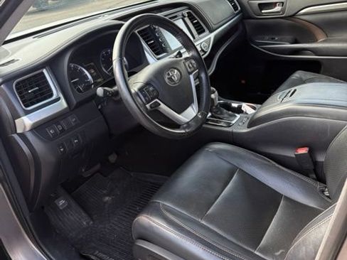 Certified 2018 Toyota Highlander Limited AWD/4WD image 17