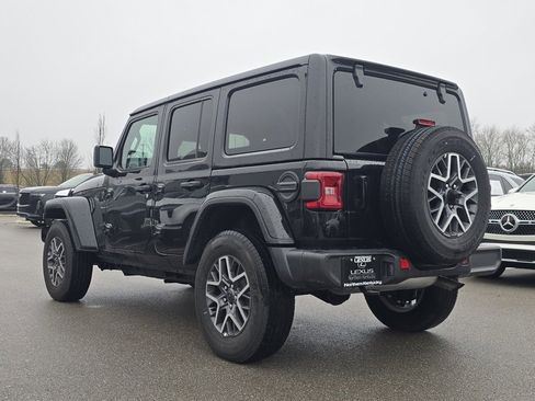 Used 2026 Jeep Wrangler Sahara image 23