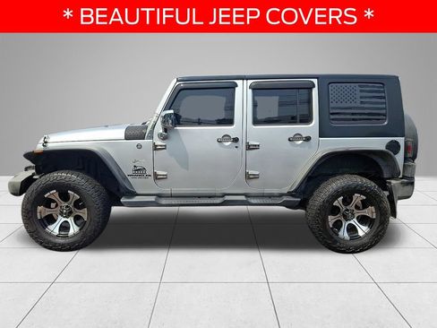 Used 2008 Jeep Wrangler Unlimited Sahara AWD/4WD image 7
