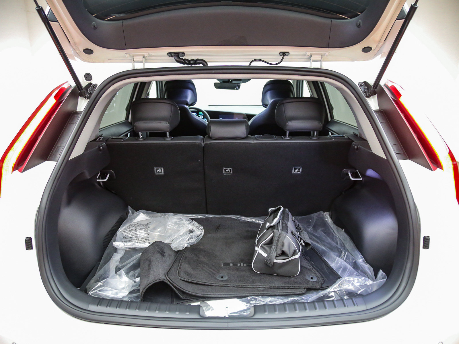 Used 2024 Kia Niro EX Touring FWD image 27