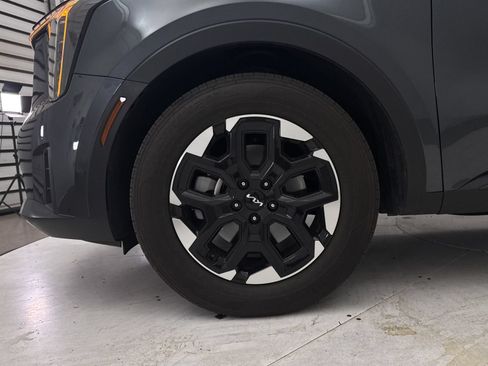 Used 2024 Kia Sorento S FWD image 13