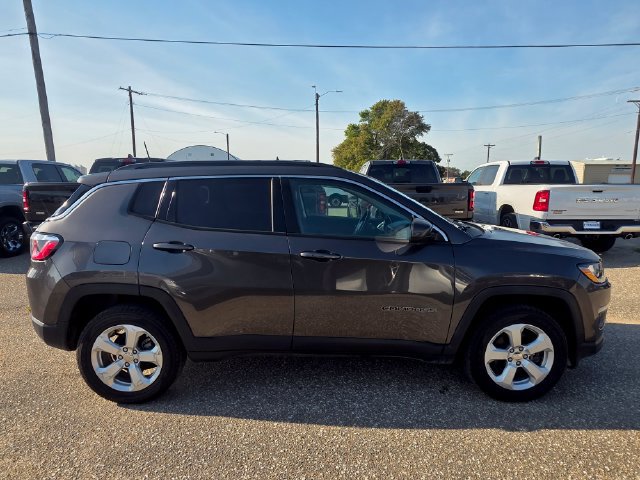 Used 2019 Jeep Compass Latitude w/ Popular Equipment Group AWD/4WD image 9